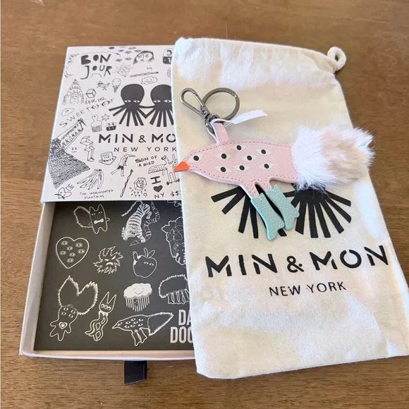 MIN&MON BIRD IN BOOTS CHARM - Picture 3 of 5